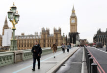 英国议会正式解散 保守党议员选前“大出逃”