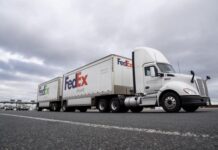 撞桥事故后 美国巴尔的摩港全面恢复航运