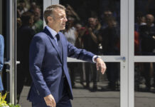 法国总统宣布将采取新措施努力赢得国民议会选举