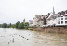 德国南部洪灾致数千人疏散 一消防员丧生