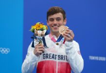 巴黎奥运会|戴利:当旗手荣耀无限 为儿子重回跳台