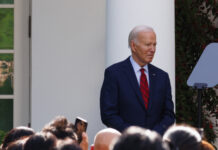 特朗普领先优势略扩大 拜登坚持不退选