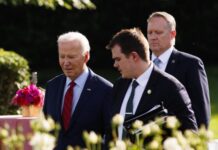 竞选继续?更多人“泼冷水” 等候拜登抉择