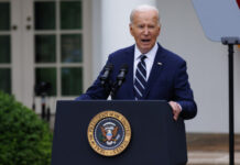 拜登单人发布会引关注 坚持不退选