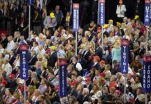 美国警方在共和党全国代表大会场地附近击毙持刀男子