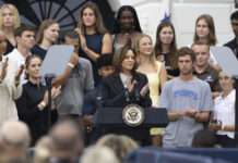 美国副总统哈里斯称已锁定民主党总统候选人提名