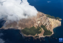 新西兰一火山喷发 多个航班取消