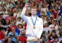 巴黎奥运会 | 法国“泳池之王”一日两金 两破奥运会纪录