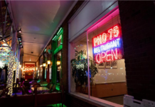 不再自感尴尬 更多美国人习惯独自外出就餐