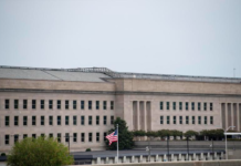 美国国防部说委内瑞拉拘押一名美军水兵