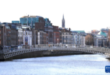 英国首相访问爱尔兰 五年冷淡后寻求关系“重置”