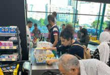 中东战地手记|在贝鲁特,超市购物车里“满载不安”