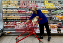 日用品变少 韩国超市逐渐变身食品店