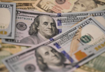 英媒:美国富豪“烧钱”影响总统选举