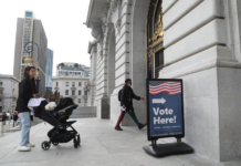 美国“摇摆州”选举设施严阵以待防骚乱