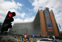 欧盟报告:欧盟经济下行风险增加