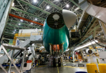 波音拟首批裁员逾2500人