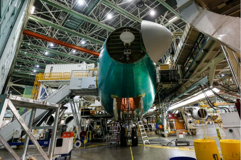 波音拟首批裁员逾2500人