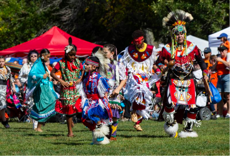 被指“冒充原住民身份”  加拿大就业部长辞职