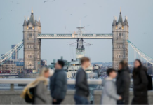 刷手机到“脑腐” 牛津年度词体验过了吗?