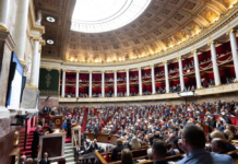 预算草案陷僵局 法国政府面临挑战