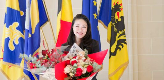 【视频】比利时诞生首位大区议员:陈安琪