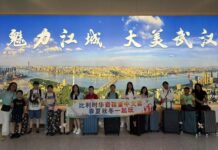 【视频】比利时华裔 四周中文强化班在湖北黄冈开课!