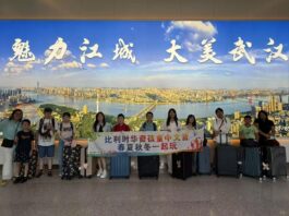 【视频】比利时华裔 四周中文强化班在湖北黄冈开课!