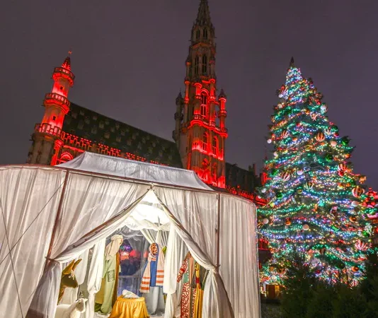 【创新or恶搞?】布鲁塞尔大广场“无脸圣像”引发巨大争议