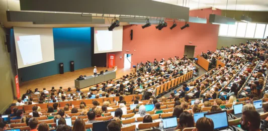 【免学费?】比利时大学生的一年实际花销近2万欧!